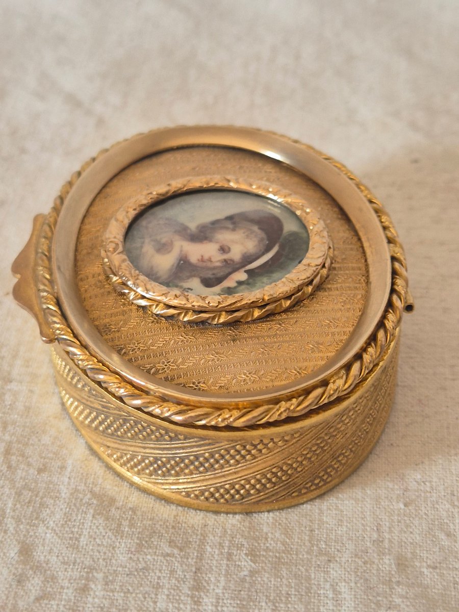 Oval-shaped Gilded Bronze Case With A Miniature Of Marie Antoinette From The Second Empire -photo-5