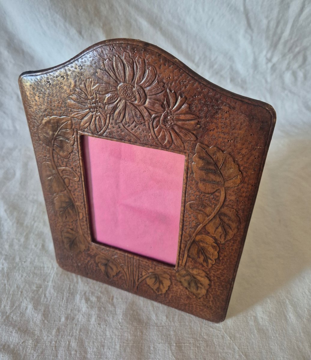 Art Nouveau-era Cordoba-style Embossed Fawn Leather Photo Frame, Postcard Size -photo-4