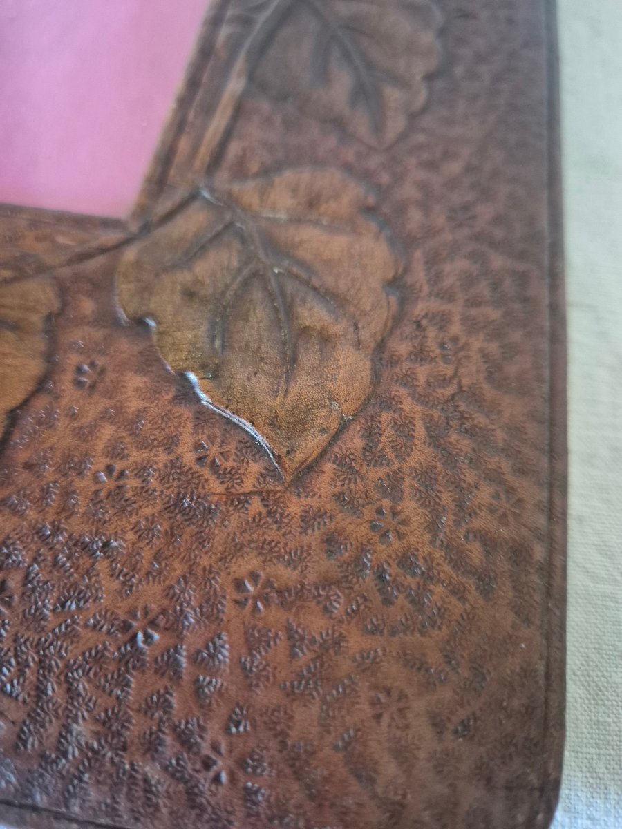 Art Nouveau-era Cordoba-style Embossed Fawn Leather Photo Frame, Postcard Size -photo-5