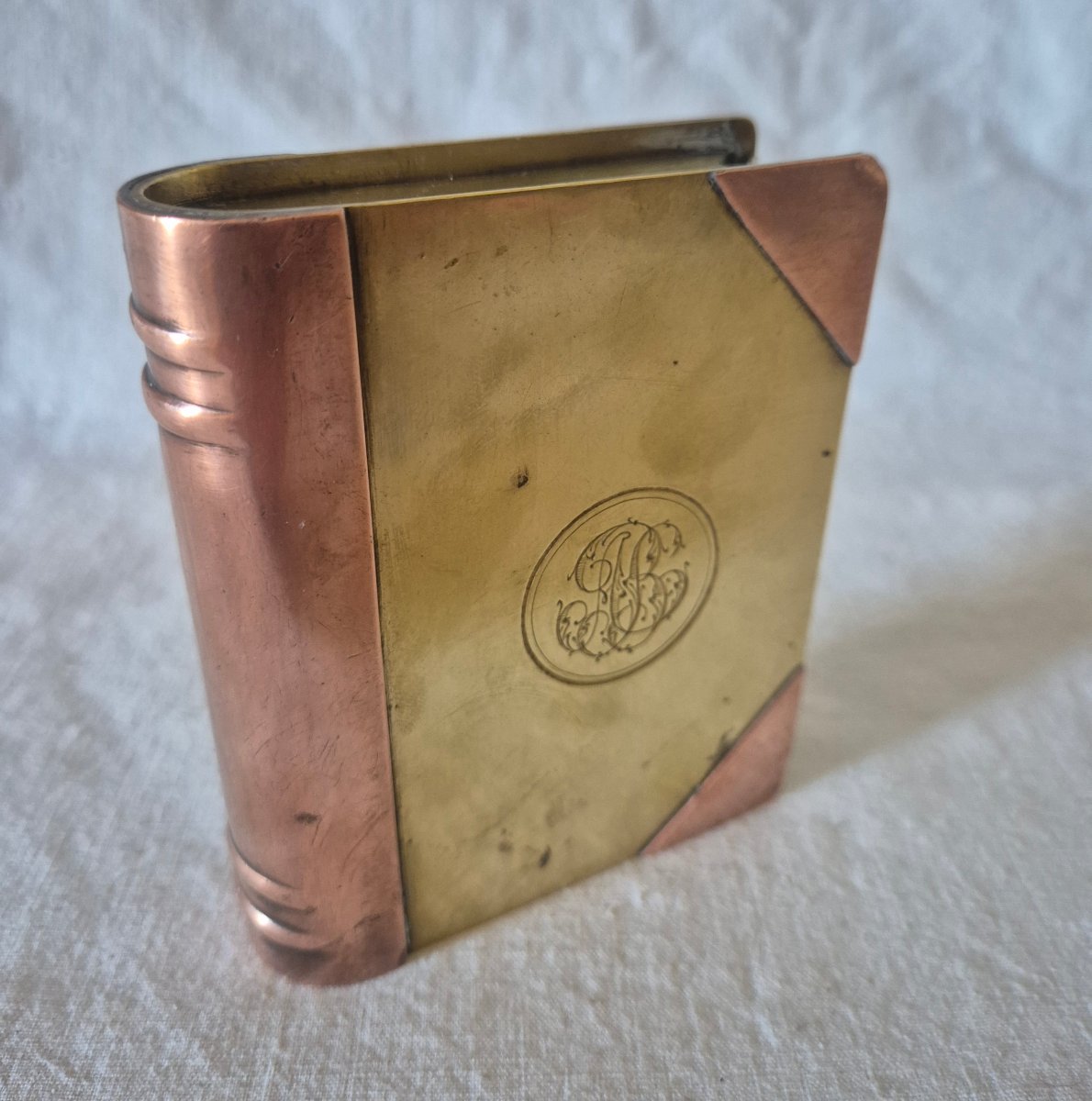 Livre briquet de poilu réalisé avec de la récupération d'obus de la première guerre mondiale 