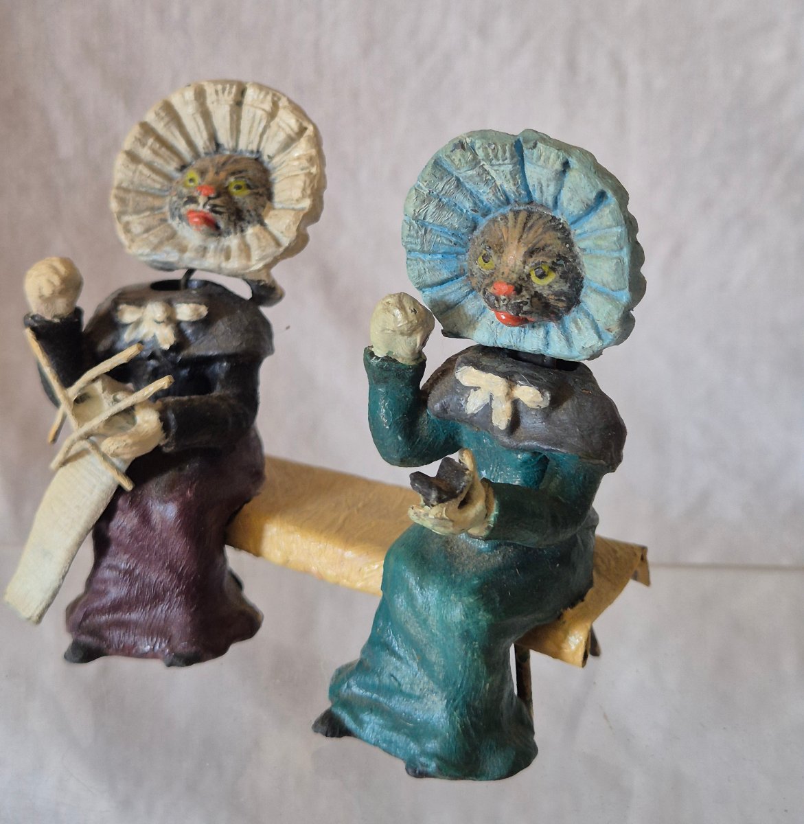 Shaky Grandmothers: Polychrome Metal Cats On A Bench With Bobbing Heads-photo-1