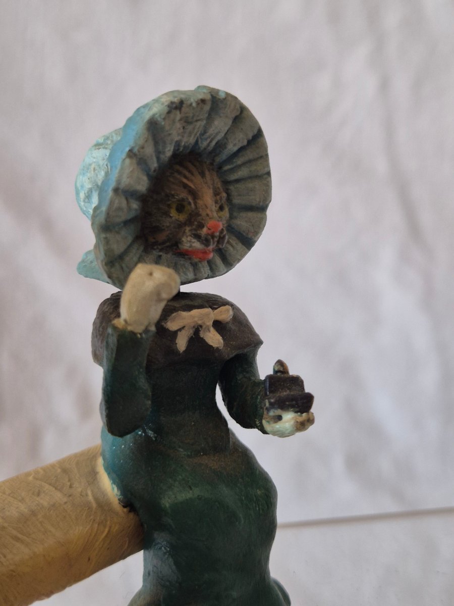 Shaky Grandmothers: Polychrome Metal Cats On A Bench With Bobbing Heads-photo-3