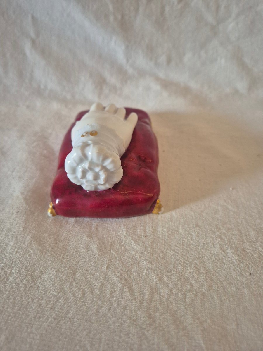 Presse papier main féminine sur coussin porcelaine de Vieux Paris  du XIXème siècle -photo-4
