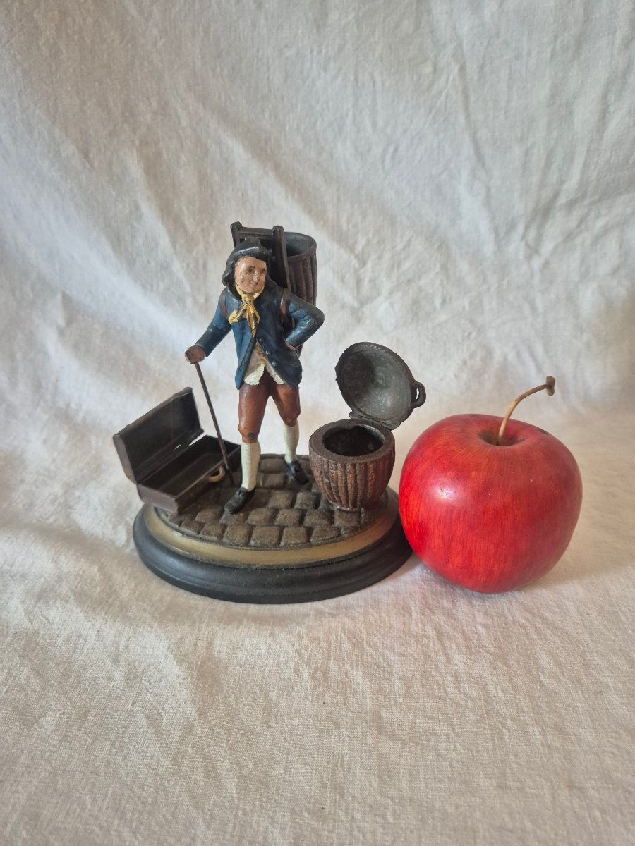 A Desk Stand That Serves As Both An Inkwell And A Heat Source -photo-2