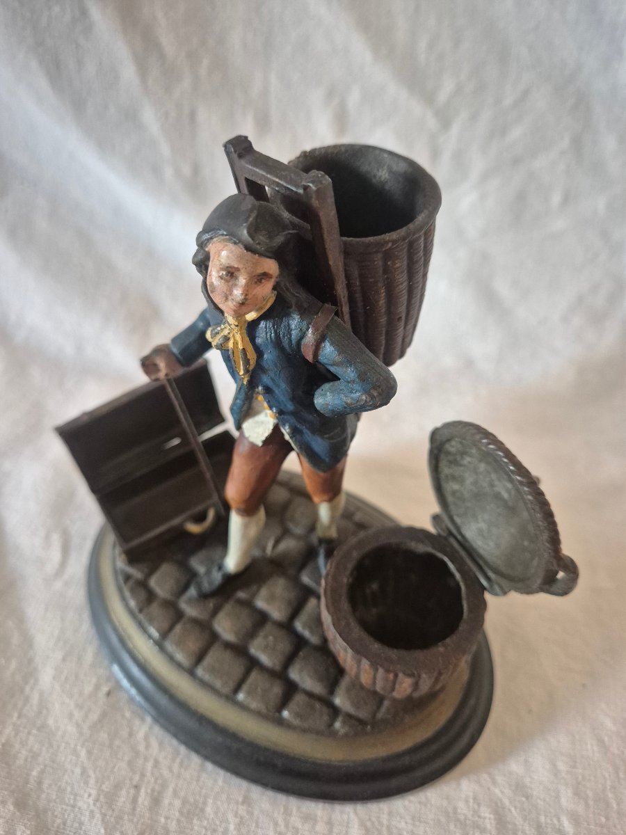 A Desk Stand That Serves As Both An Inkwell And A Heat Source -photo-2
