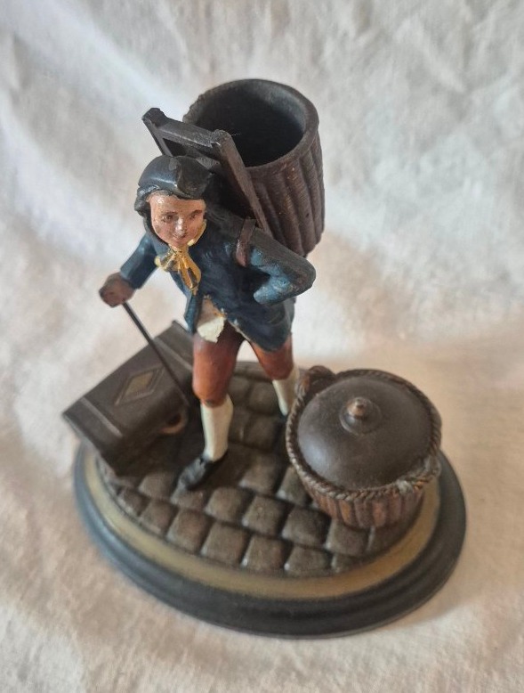 A Desk Stand That Serves As Both An Inkwell And A Heat Source -photo-3