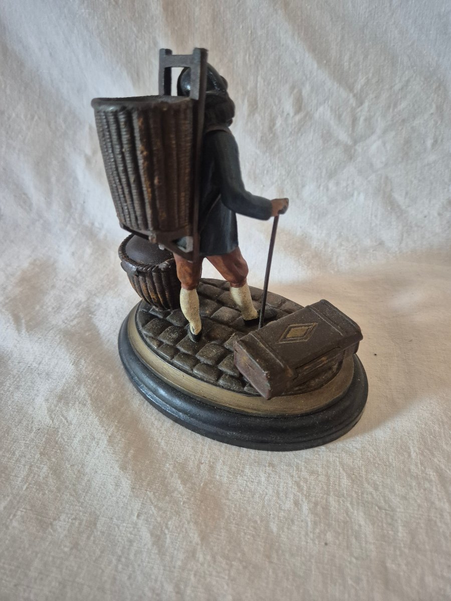 A Desk Stand That Serves As Both An Inkwell And A Heat Source -photo-5