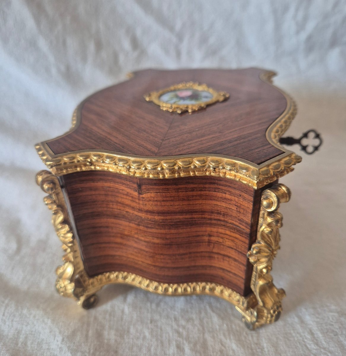 Exquisite Rosewood And Bronze Box With An Early 19th-century Enameled Porcelain Medallion -photo-3