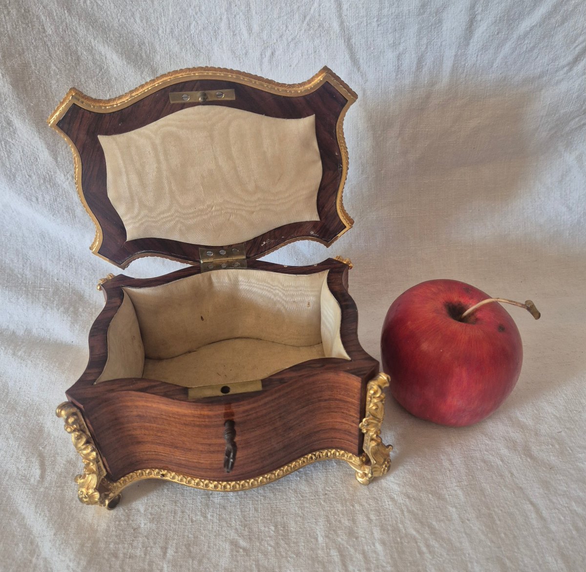 Exquisite Rosewood And Bronze Box With An Early 19th-century Enameled Porcelain Medallion -photo-6