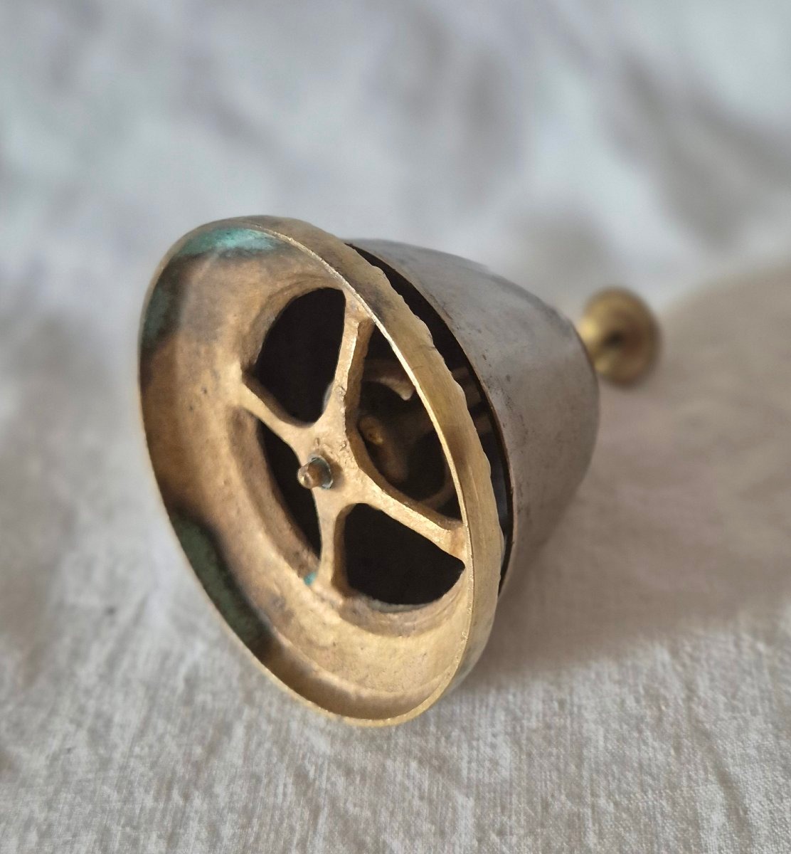 Bronze Counter Bell With A Trumpeting Chime -photo-1