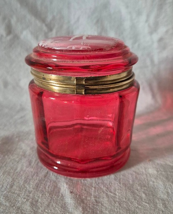 Boîte bonbonnière en verre rouge émaillé "Mary Gregory" du XIXème siècle -photo-4
