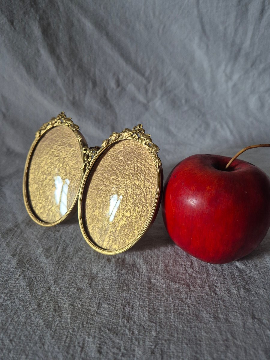 Second Empire Gilt-bronze Oval Diptych Frame With Original Convex Glass Panels -photo-4