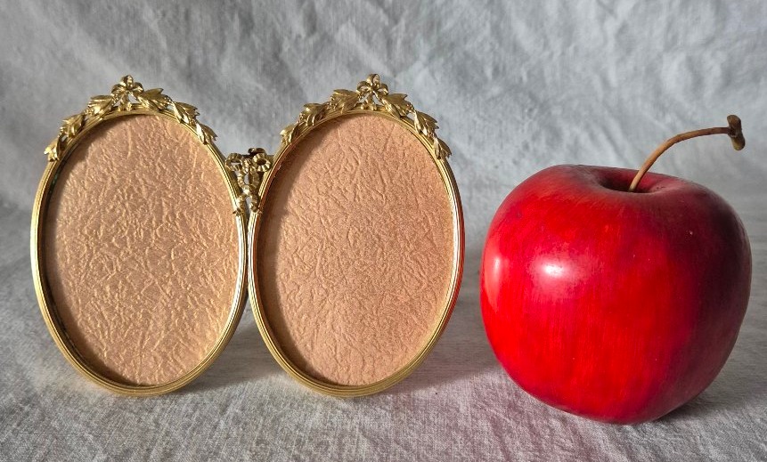 Second Empire Gilt-bronze Oval Diptych Frame With Original Convex Glass Panels -photo-1
