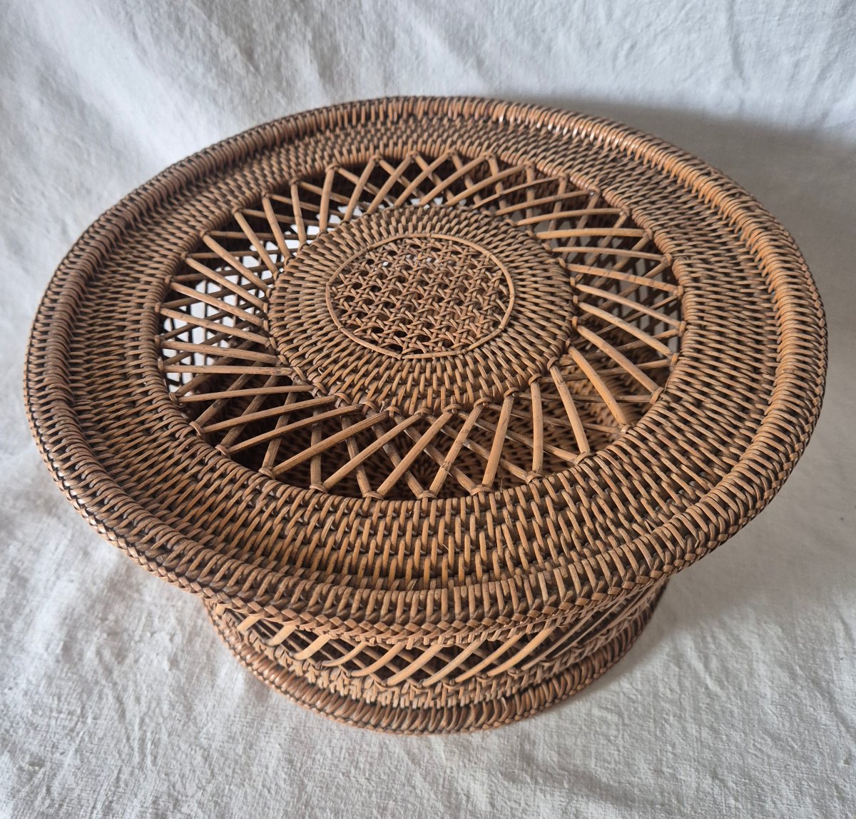 Panier en vannerie de rotin à couvercle époque Napoléon III -photo-1