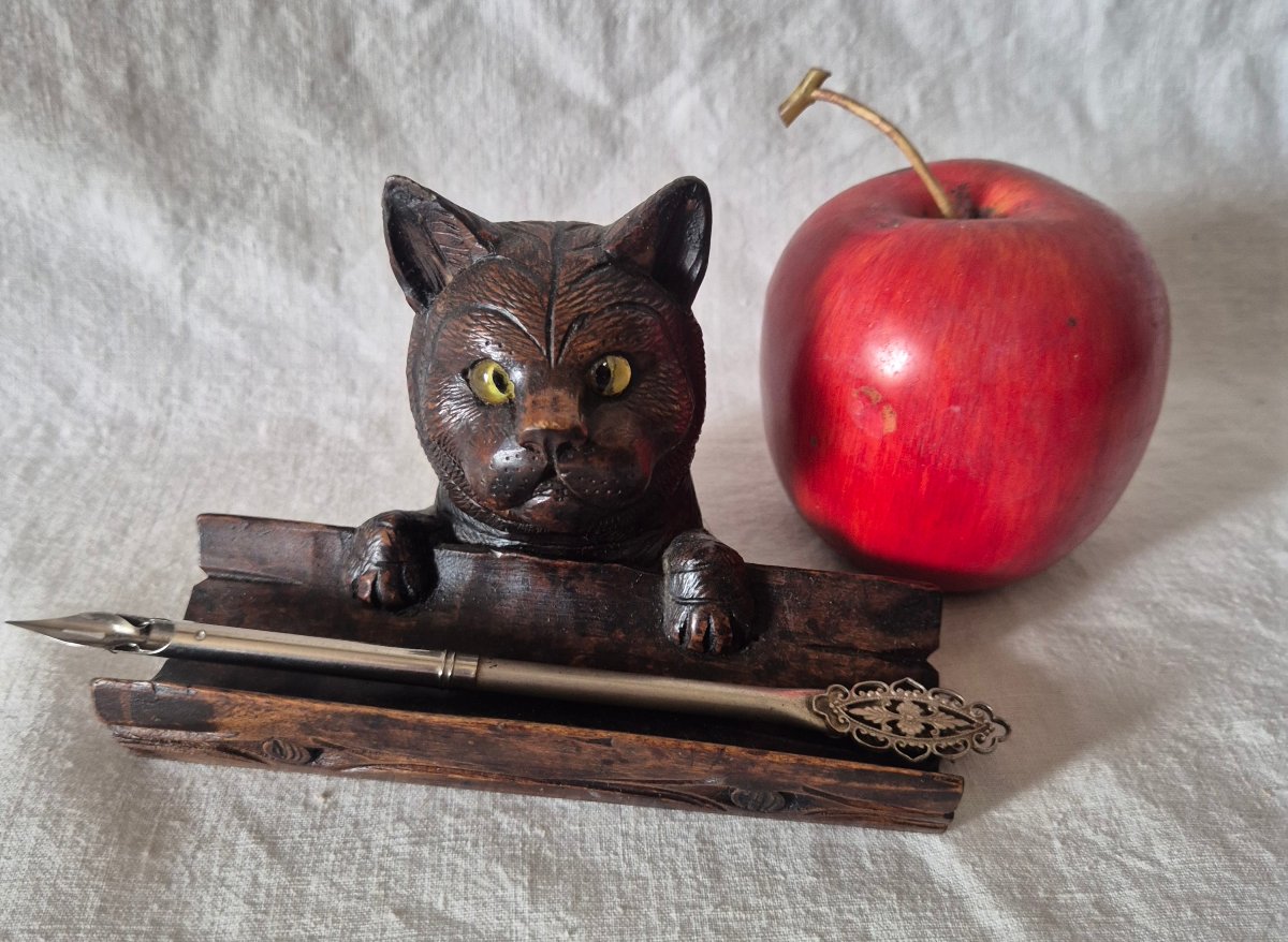 "black Forest" Cat Inkwell Made Of Carved Linden Wood With Glass Eyes -photo-2