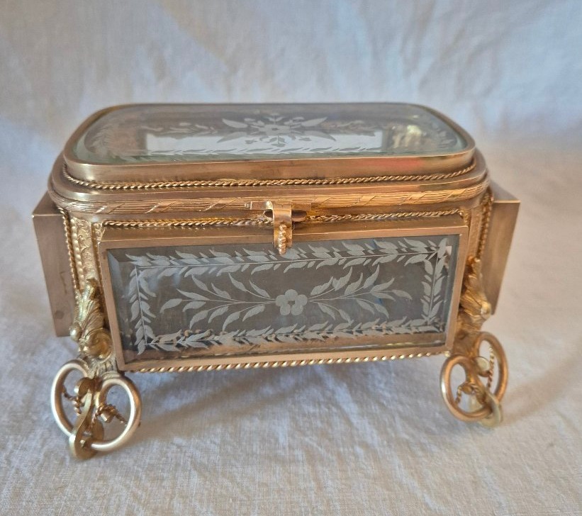 Coffret à bijoux Napoléon III en bronze et verres gravés à chanfrein 