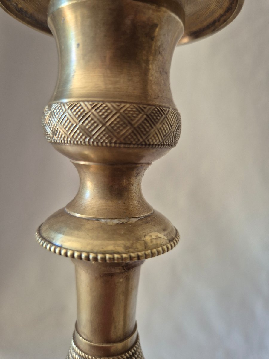 Paire de bougeoirs en bronze profilés et gravés du XIXème siècle -photo-4