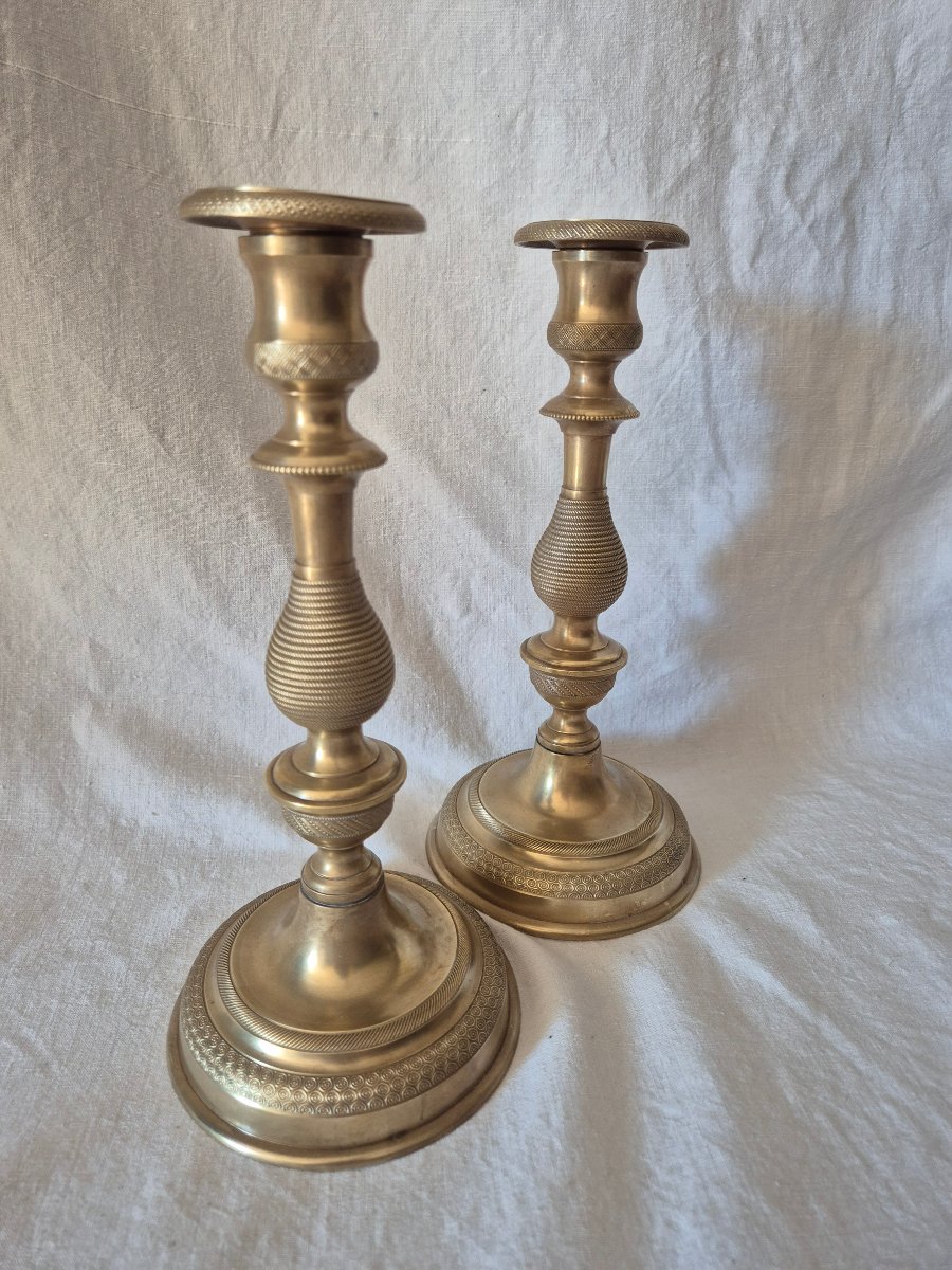 Paire de bougeoirs en bronze profilés et gravés du XIXème siècle -photo-5