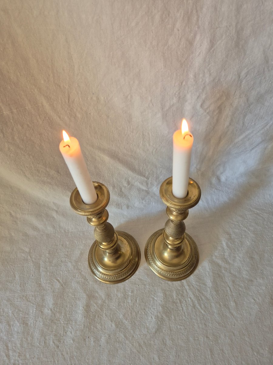Paire de bougeoirs en bronze profilés et gravés du XIXème siècle -photo-6