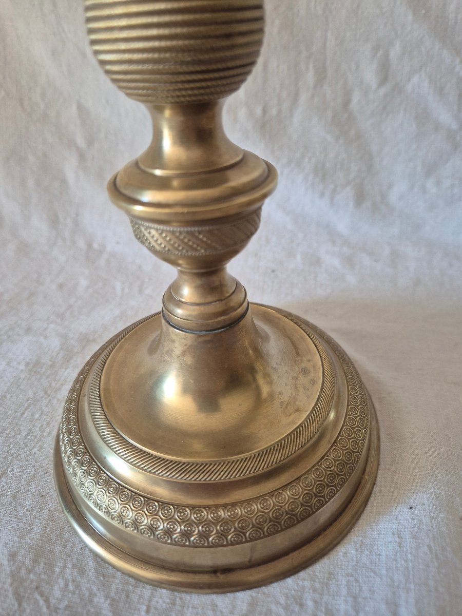 Paire de bougeoirs en bronze profilés et gravés du XIXème siècle -photo-8