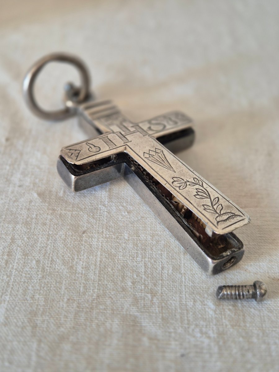 Reliquaire croix pectorale gravée en argent du XVIIIème siècle -photo-1