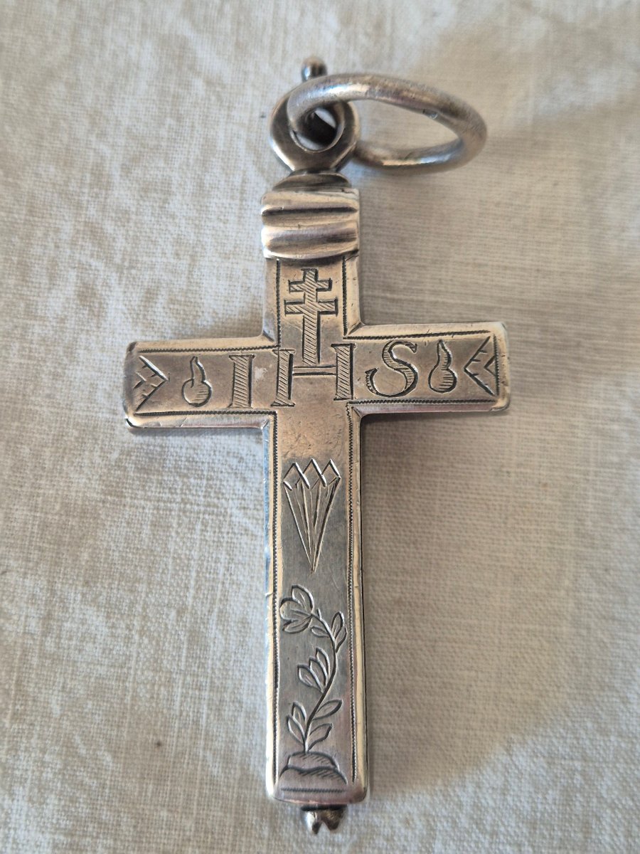 Reliquaire croix pectorale gravée en argent du XVIIIème siècle 