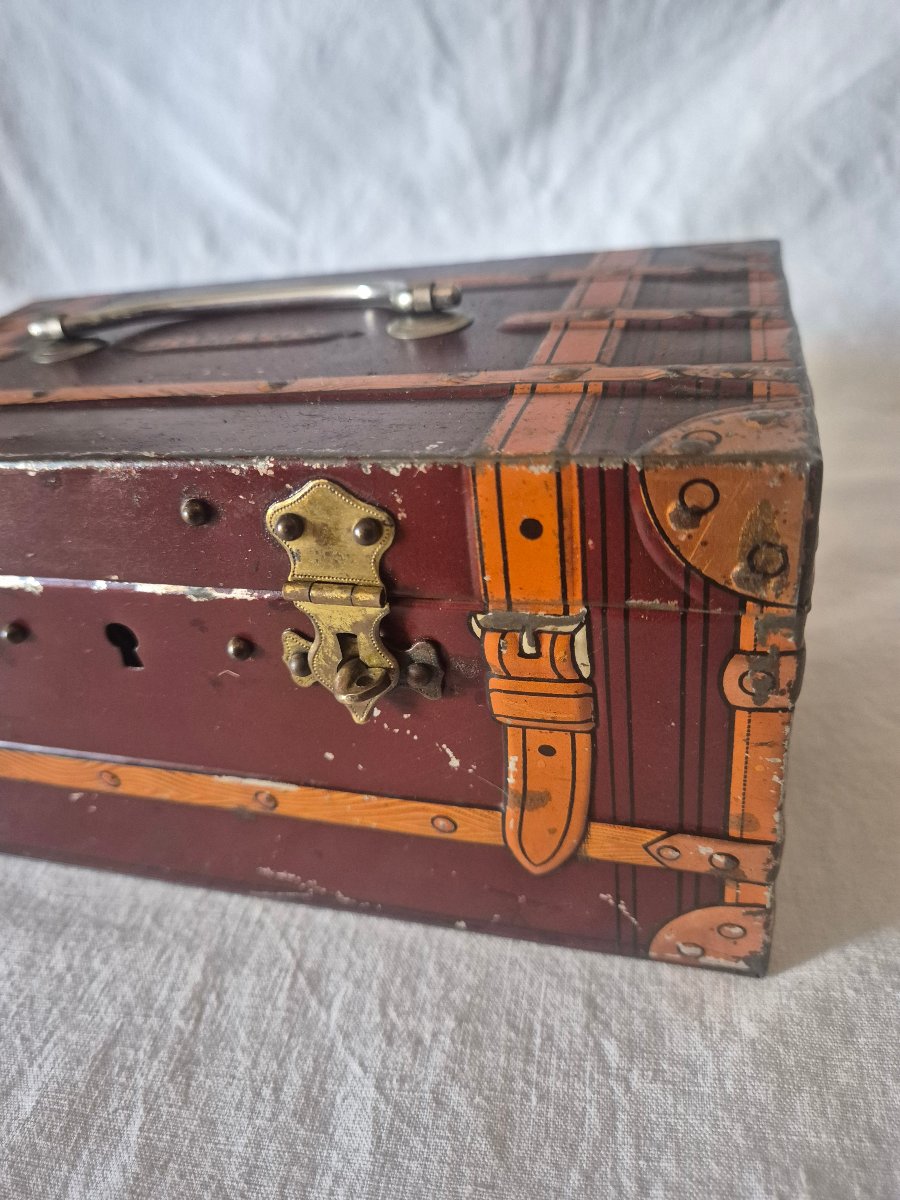 "lu" Cookie Tin Made Of Lithographed Sheet Metal In The Shape Of A Travel Trunk, Circa 1900-photo-4