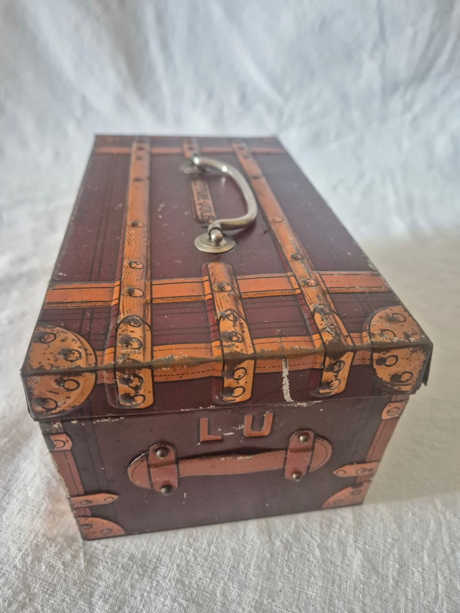 "lu" Cookie Tin Made Of Lithographed Sheet Metal In The Shape Of A Travel Trunk, Circa 1900-photo-1