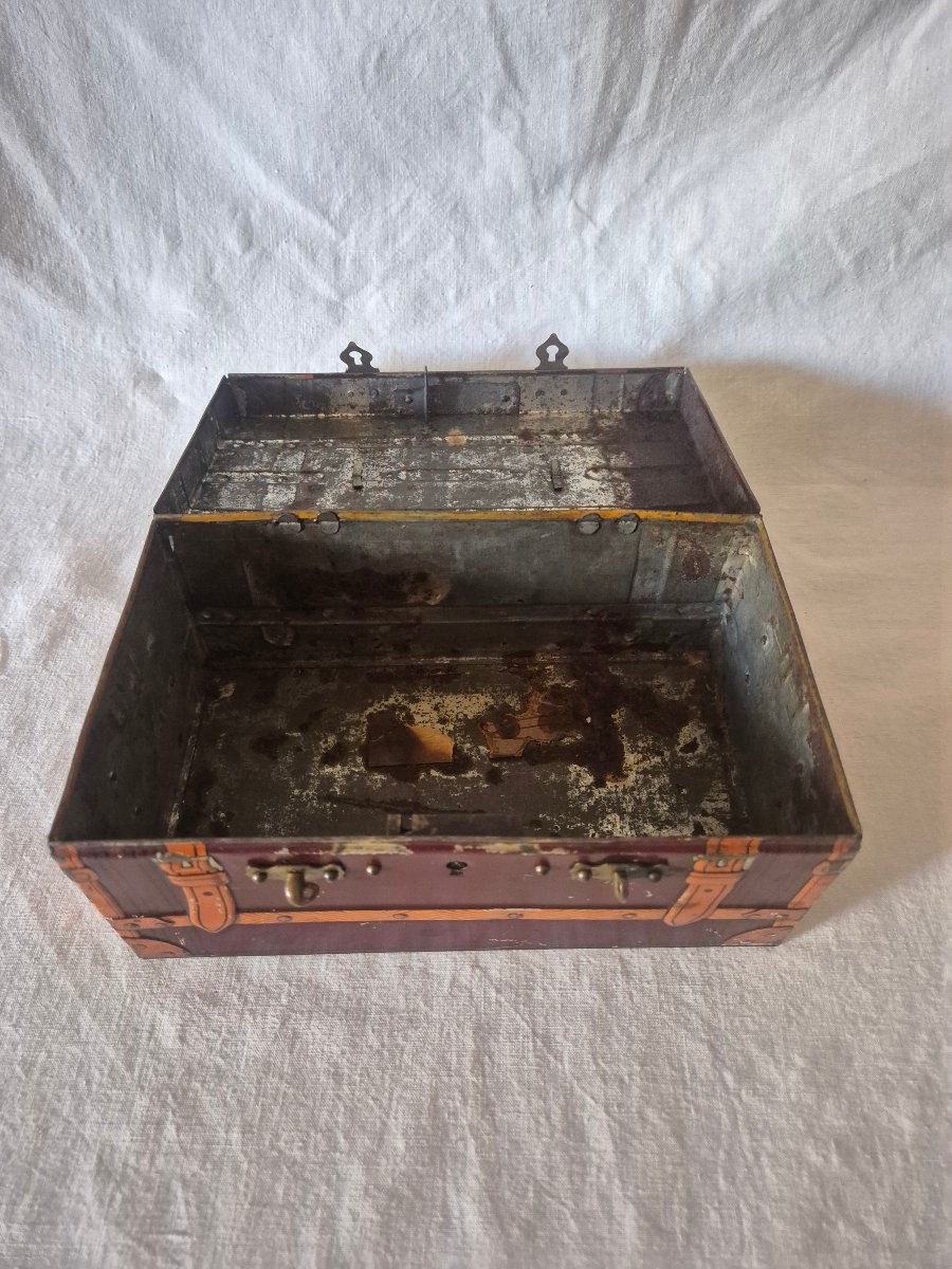 "lu" Cookie Tin Made Of Lithographed Sheet Metal In The Shape Of A Travel Trunk, Circa 1900-photo-6