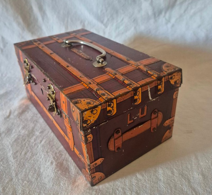 "lu" Cookie Tin Made Of Lithographed Sheet Metal In The Shape Of A Travel Trunk, Circa 1900