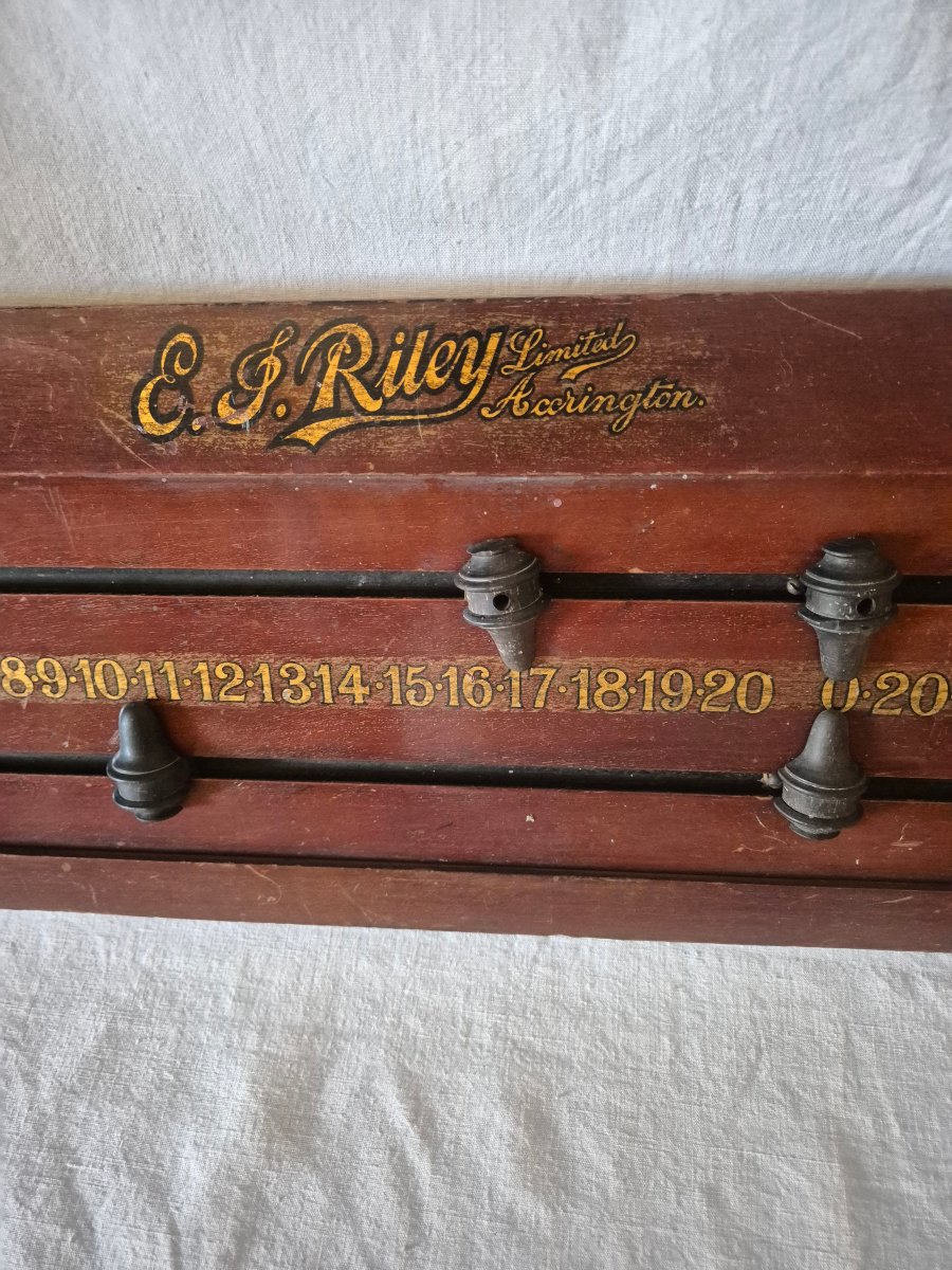 Special Feature On Bar And Pub Decor: A Mahogany Pool Table From A Scottish Pub. -photo-4