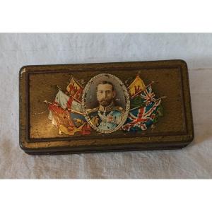 Le Roi George V entouré des Drapeaux de l'Empire Britannique Pour Une Boîte à Cigares XIXème 
