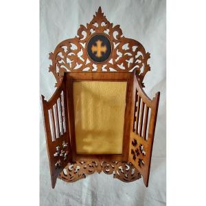 19th Century Italian Frame In Olive Wood With Shutters And Venetian Cross In Marquetry 