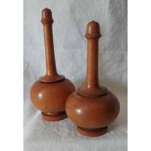 Two Travel Glove Talcuses In Turned Boxwood From The 19th Century 
