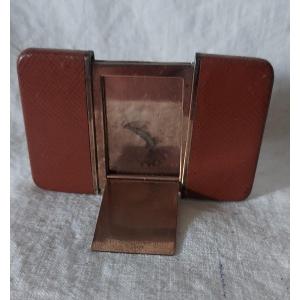Photo Holder Travel Frame Signed St Dupont In Golden Metal And Covered In Fawn Leather 20th Century 