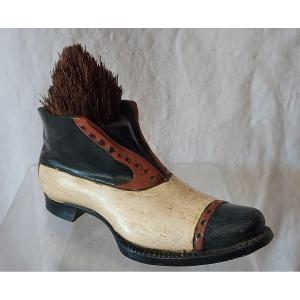 Men's "gatsby" Shoe Forming A Painted Metal Feather Wiper Circa 1920-1930 