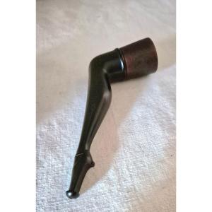 Pipe Aux Formes Sensuelles d'Une Jambe De Femme 
