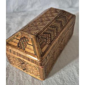 Natural Tone Straw Marquetry Box With Elongated Shape 