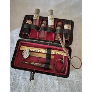 Trousse De Pharmacie De Poche De Voyage En Cuir Et Acier Début XXème 