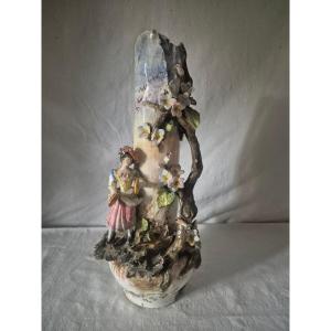 Vase en faïence fine et barbotine polychrome vers 1900