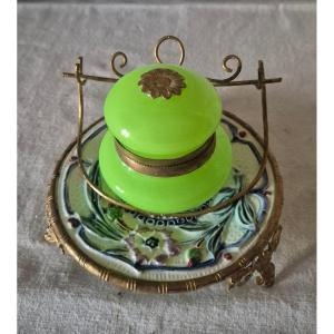 Encrier en opaline couleur ouraline dans monture de barbotine et bronze doré 