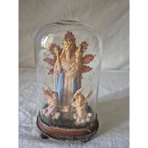 Vierge à l'enfant du XVIIIème siècle accompagnée de deux archanges en pâte de sel polychrome 