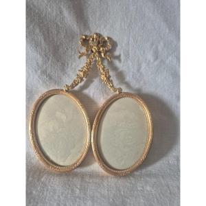 19th-century Oval Diptych With Garland Decoration, Designed To Be Hung In Plain View