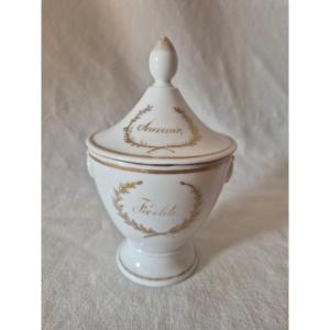 Pot Empire à couvercle en porcelaine dans la veine romantique