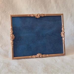 Cadre photo horizontal en bronze doré à décors fleuris placés fin XIXème siècle