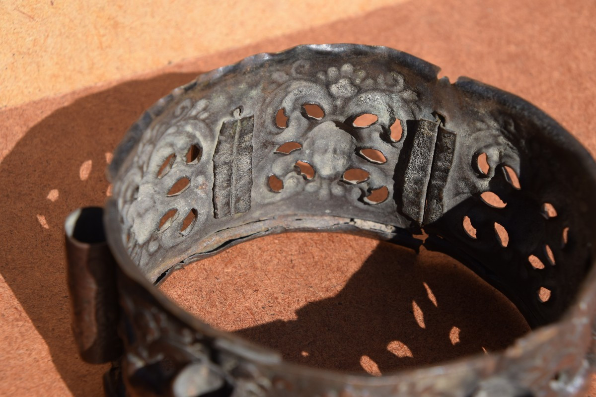 Northern Italy, Late 16th Century. Large Decorative Openwork Ring In Embossed Brass.-photo-3