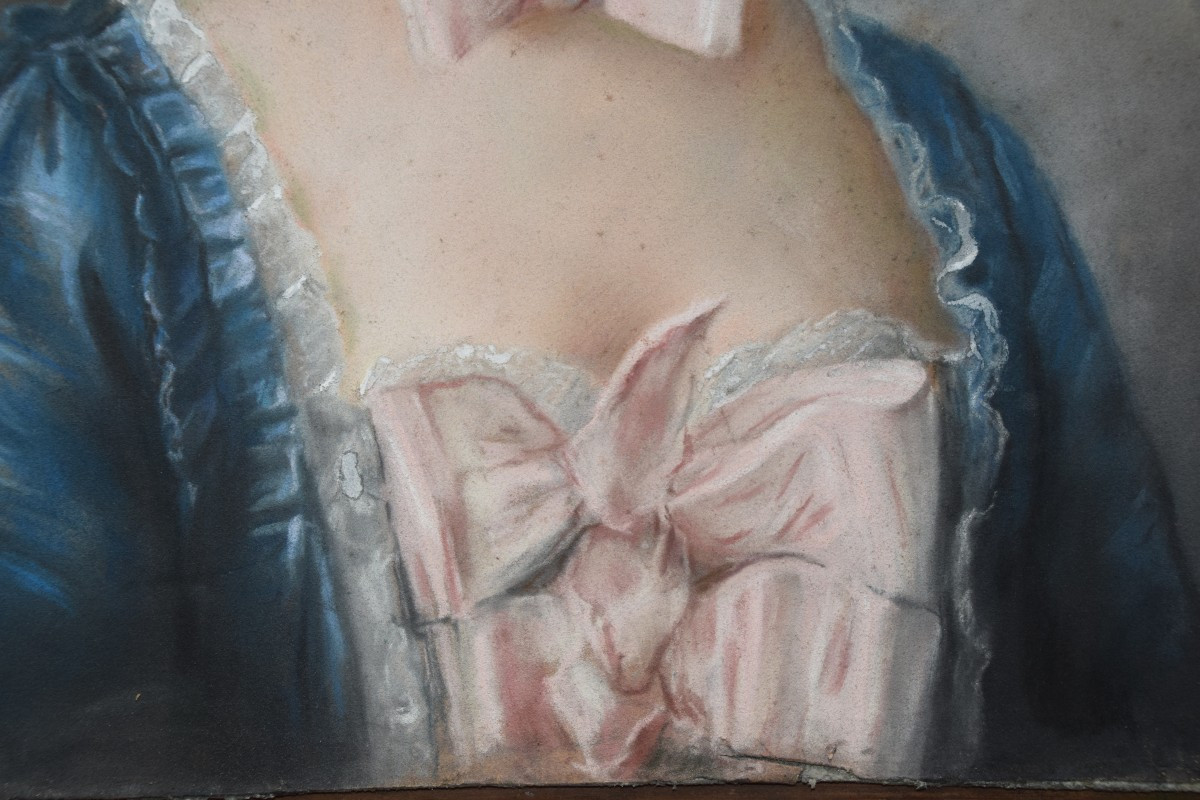 Ecole française du XIXè. Portrait de femme au noeud rose.-photo-1