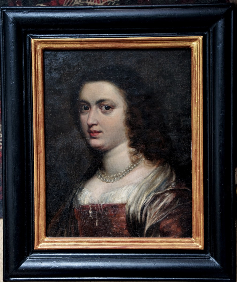 19th Century School. Portrait Of A Woman With A Pearl Necklace.-photo-3