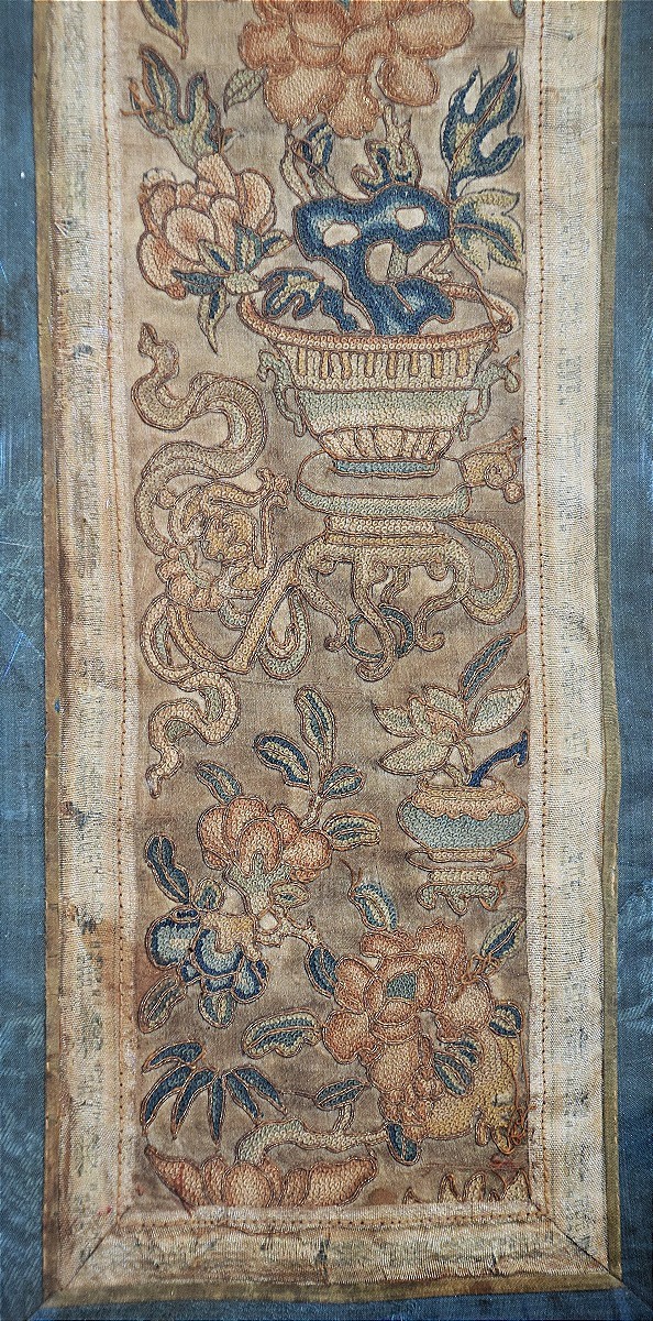 Broderie chinoise sur soie, avec des fils d'or, XVIIIè.-photo-2