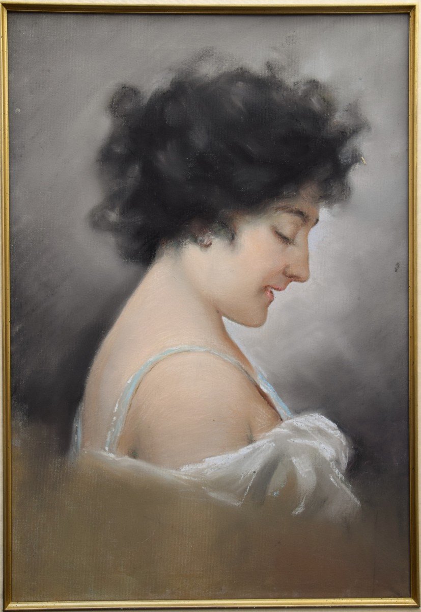 Début XXè. Portrait de femme de profil.